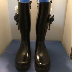 Dirty Laundry Black rain boots w/flowers and chain